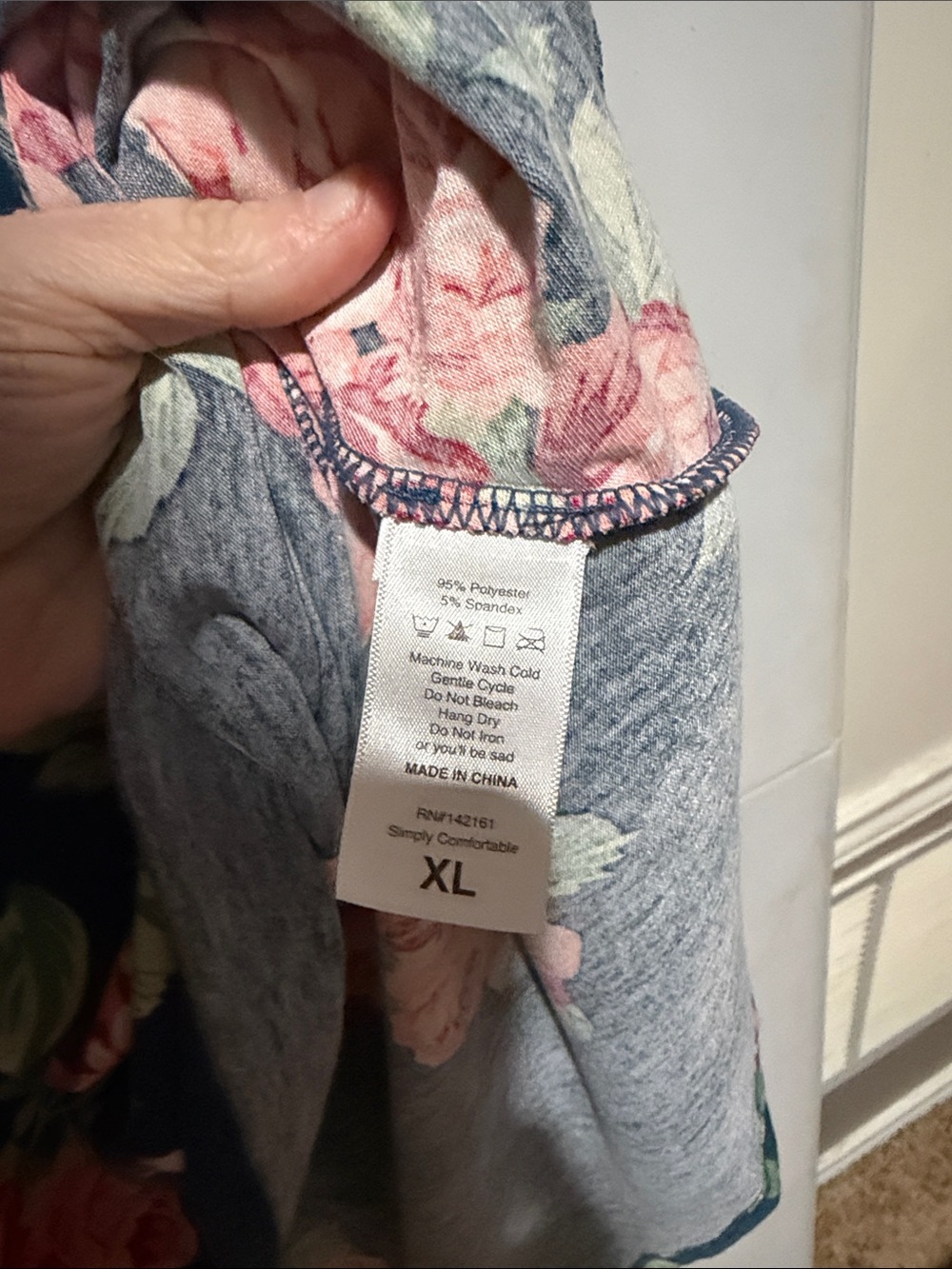 LuLaRoe Jana Blue V-Neck Tunic with Rose Print - Picture 3 of 6